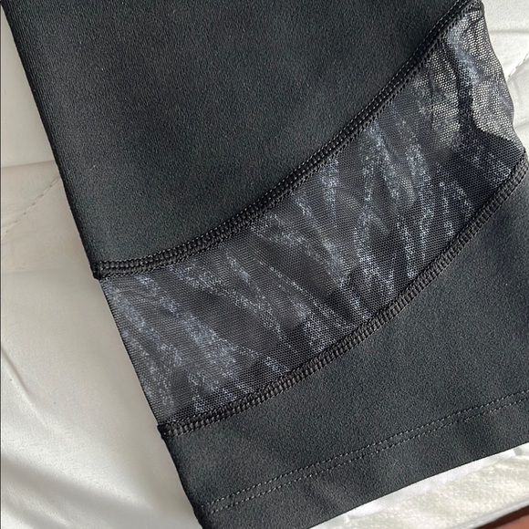 BCG Black Performance Capri Leggings with Mesh Panels - Picture 3 of 4